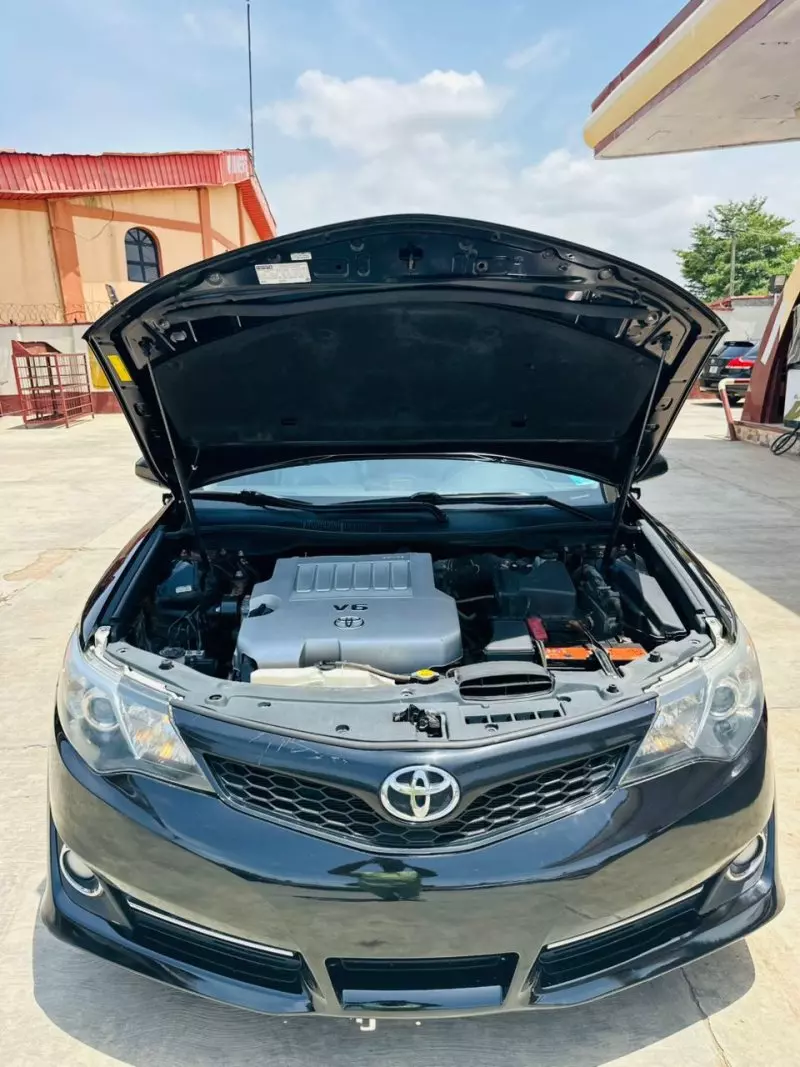 Toyota Camry   - 2012