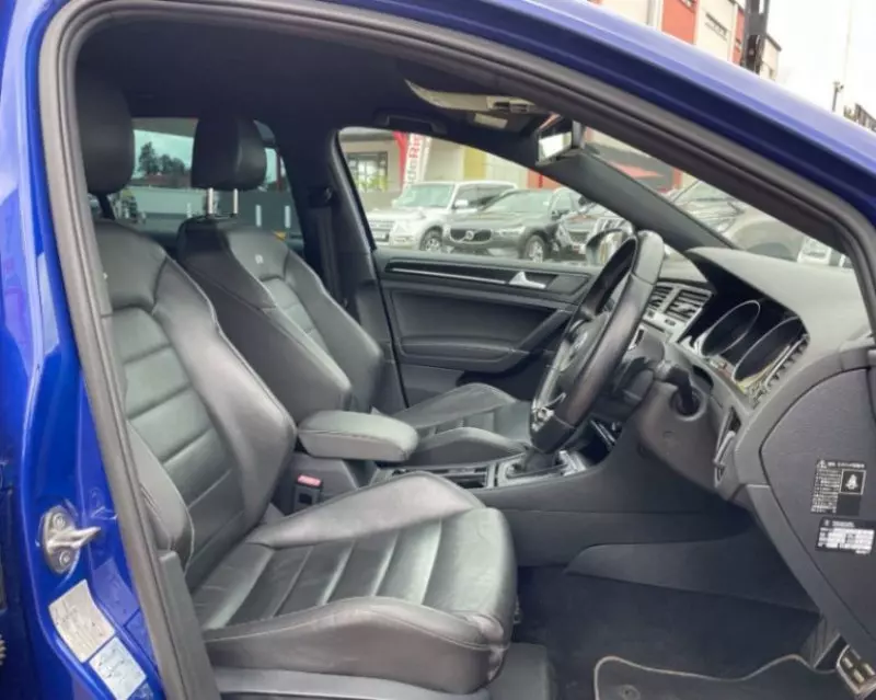 Volkswagen Golf   - 2015