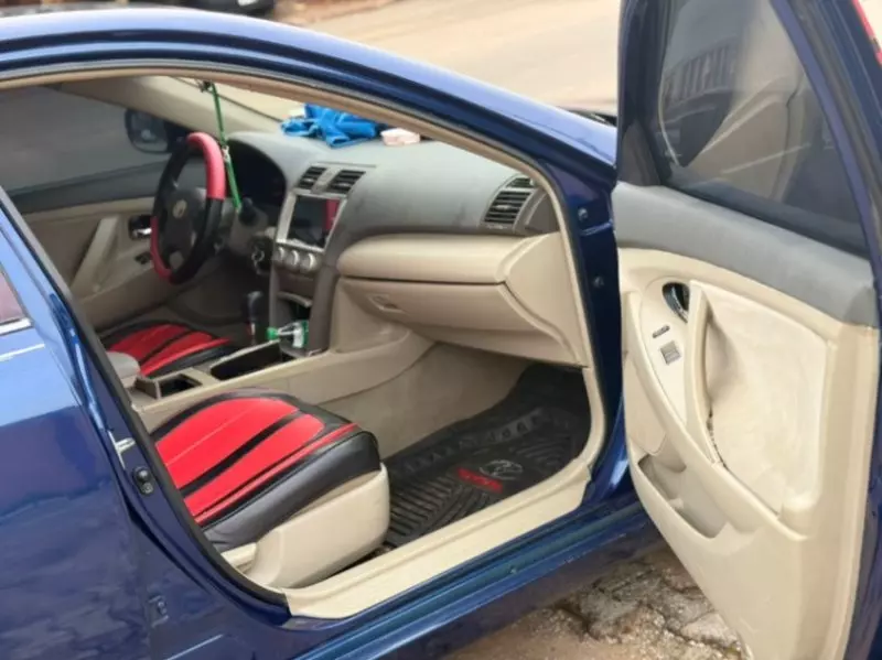 Toyota Camry   - 2010