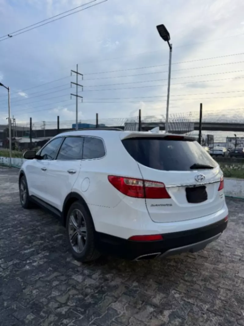 Hyundai Santa Fe   - 2014