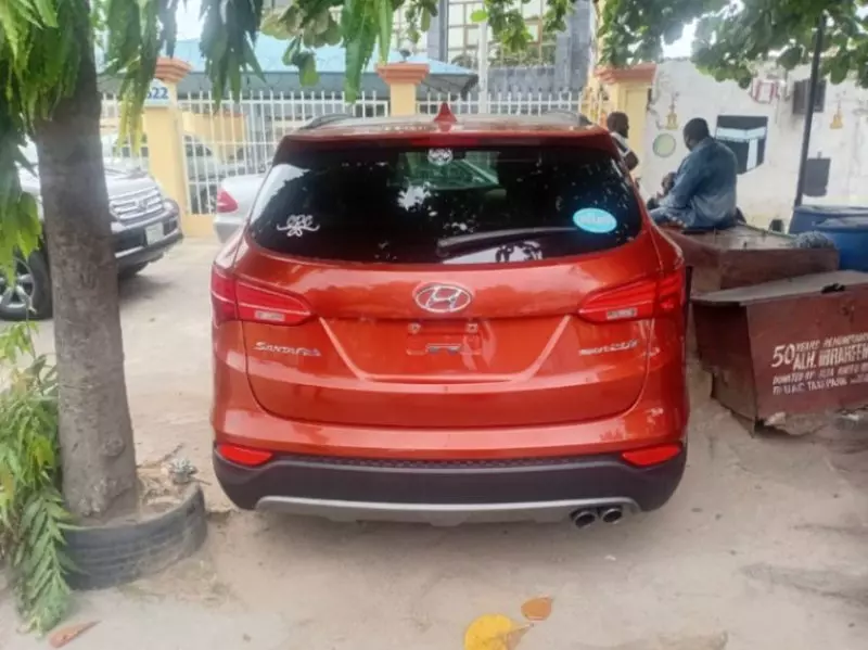 Hyundai Santa Fe   - 2014