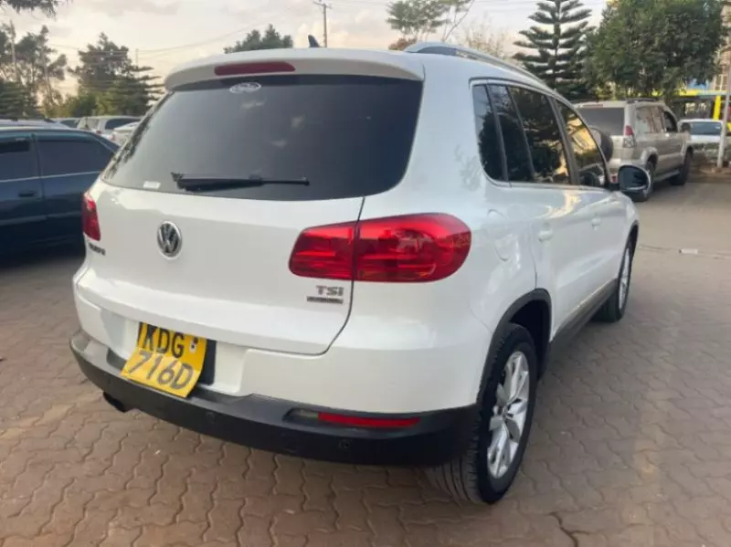 Volkswagen Tiguan   - 2014
