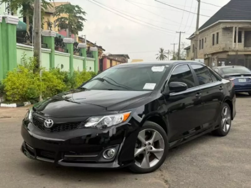 Toyota Camry   - 2012