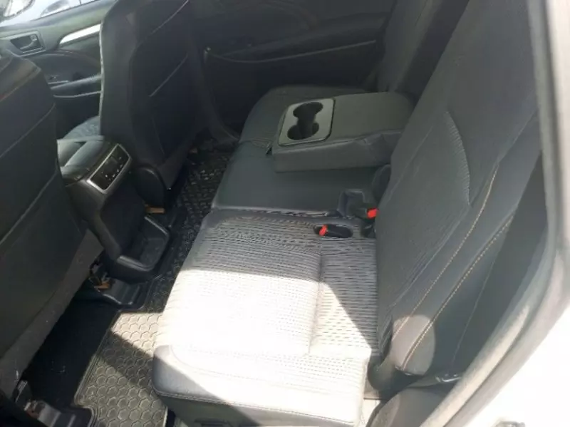 Toyota Highlander   - 2015