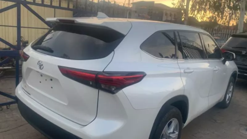 Toyota Highlander   - 2021