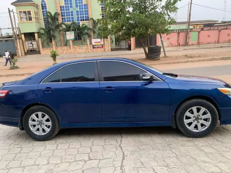 Toyota Camry   - 2010