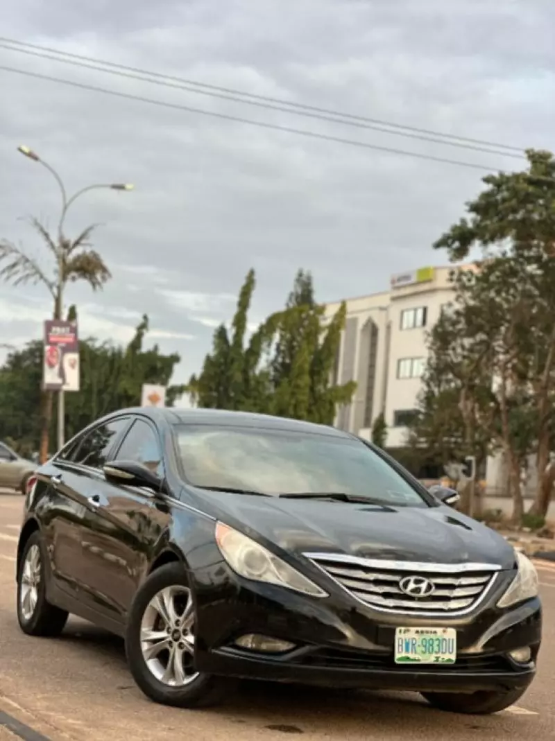 Hyundai Sonata   - 2012