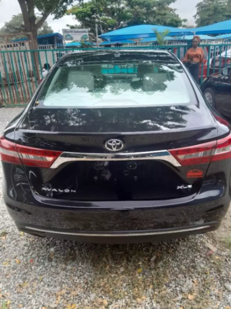 Toyota Avalon   - 2016