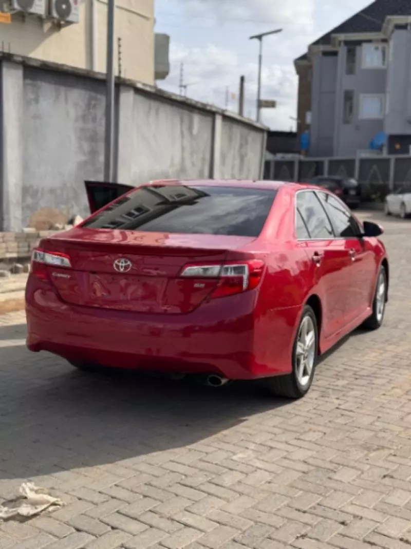 Toyota Camry   - 2013