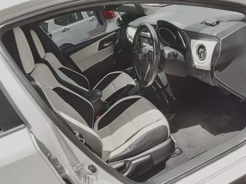 Toyota Auris Hybrid   - 2016