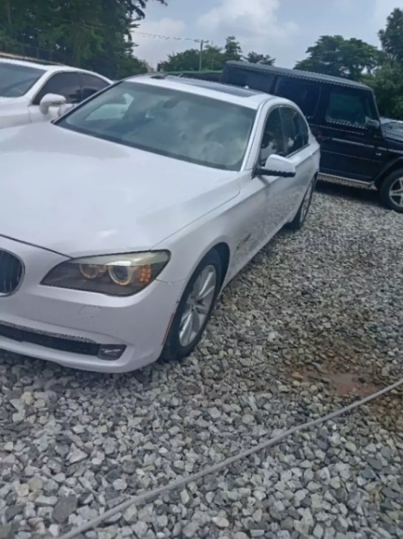 BMW 750 li   - 2009