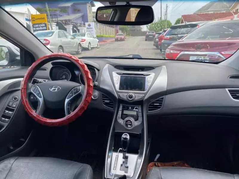 Hyundai Elantra   - 2013
