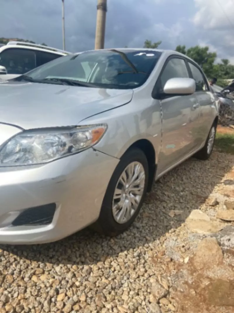 Toyota corolla   - 2010