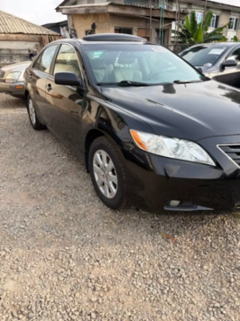 Toyota Camry   - 2009