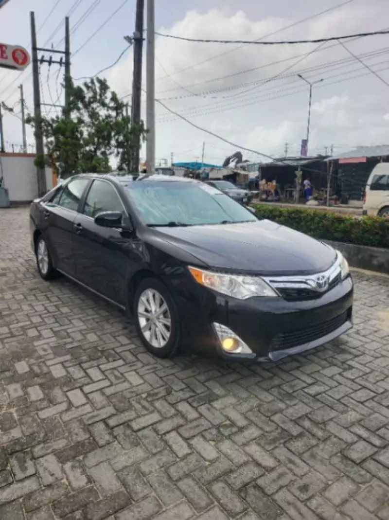 Toyota Camry   - 2012