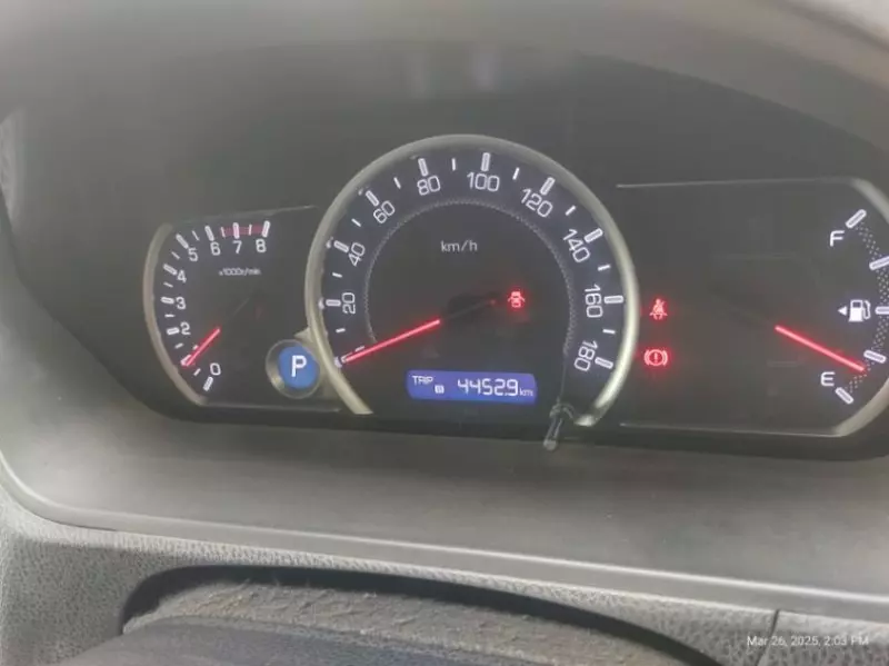 Toyota Noah   - 2017