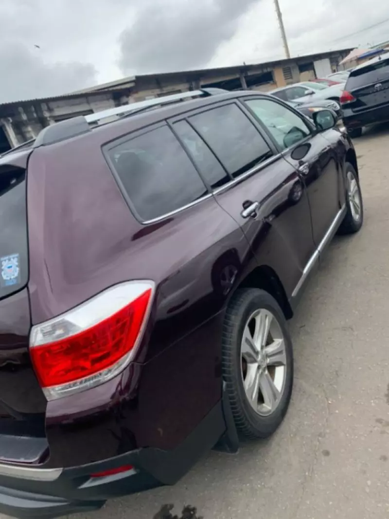 Toyota Highlander   - 2012