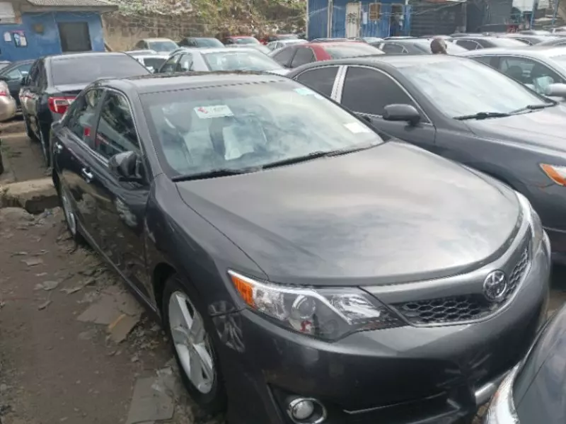 Toyota camry   - 2012