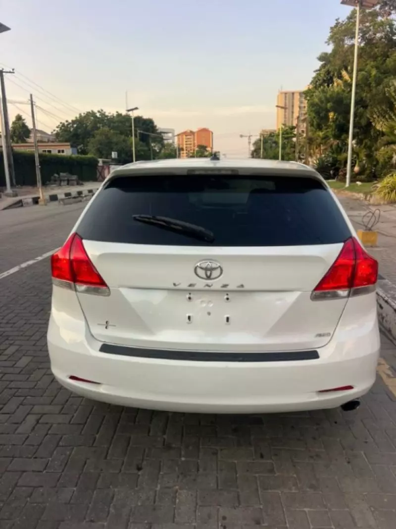 Toyota Venza   - 2012