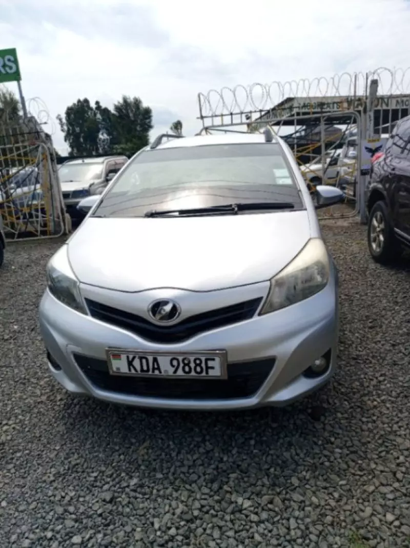Toyota Vitz   - 2016