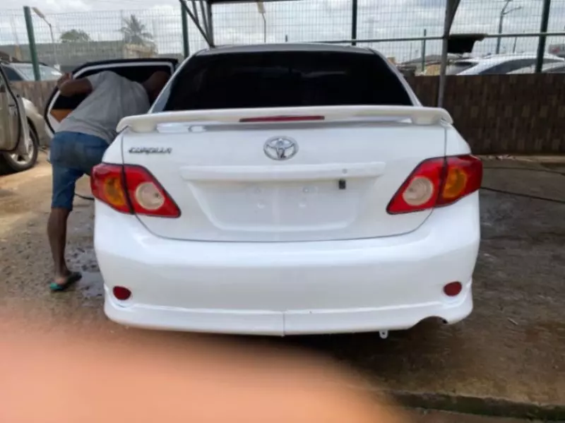 Toyota Corolla   - 2009