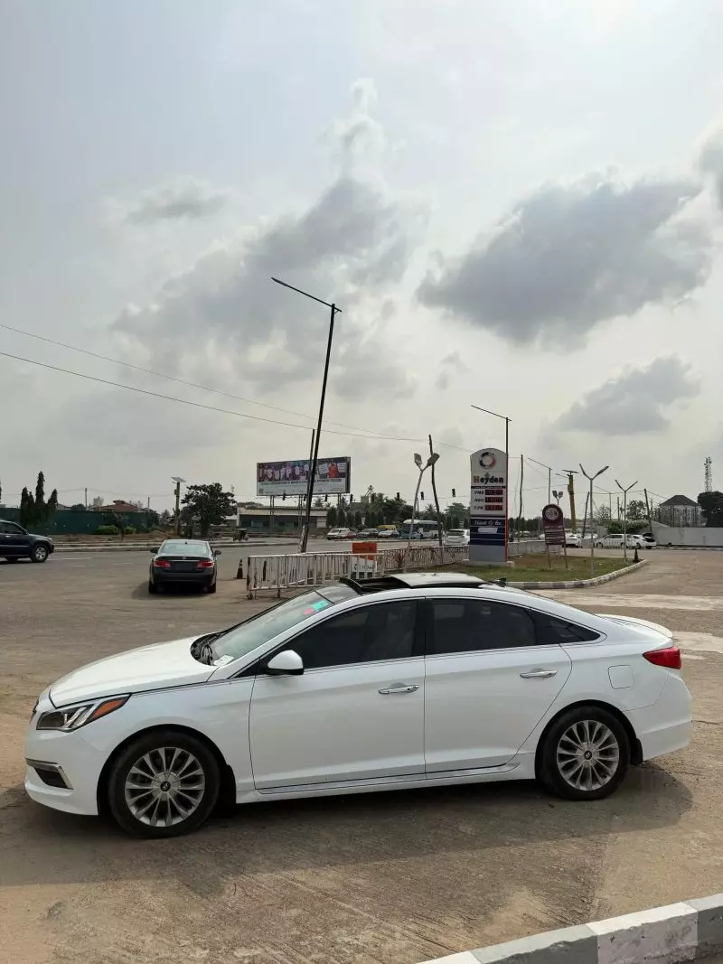 Hyundai SONATA 2,0L BVA / Cuir Luxury   - 2015