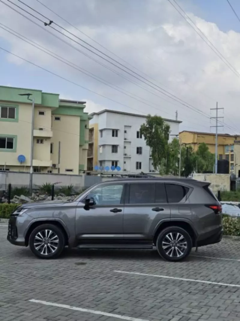 Lexus LX