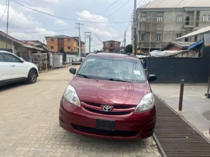 Toyota Sienna   - 2007