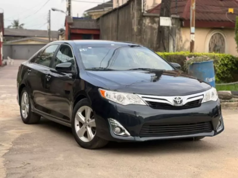 Toyota Camry   - 2014
