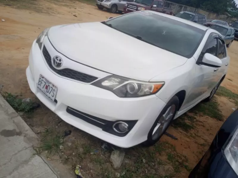 Toyota Camry   - 2013