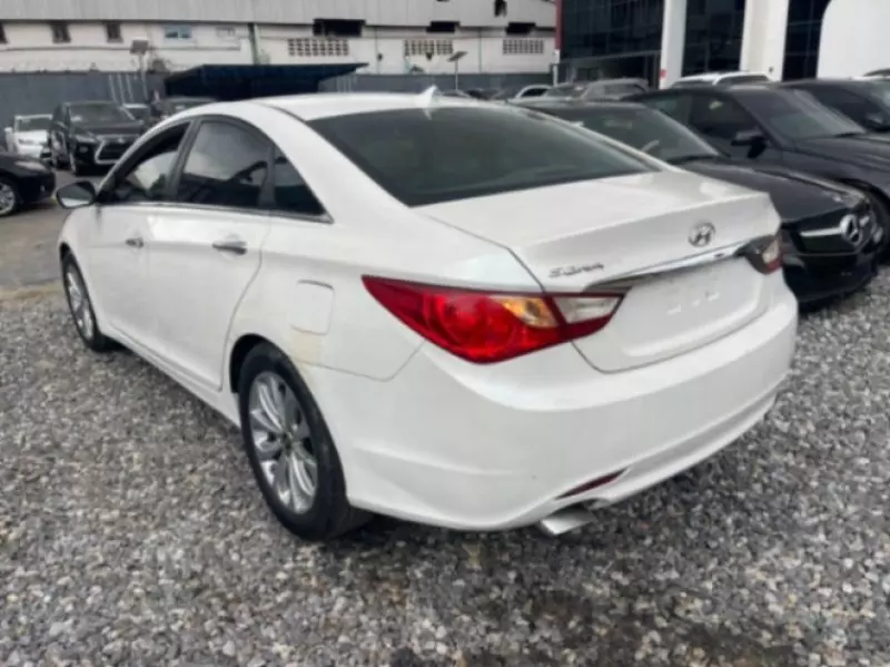 Hyundai Sonata   - 2015