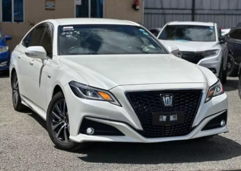 Toyota Crown   - 2019