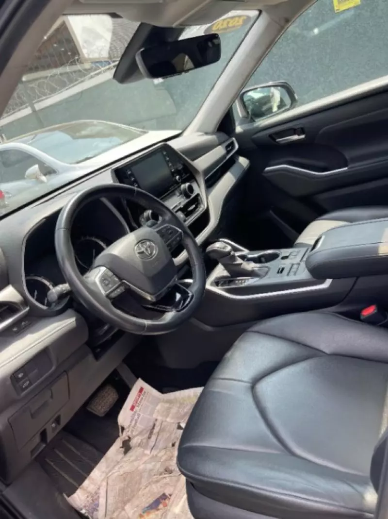 Toyota Highlander   - 2020