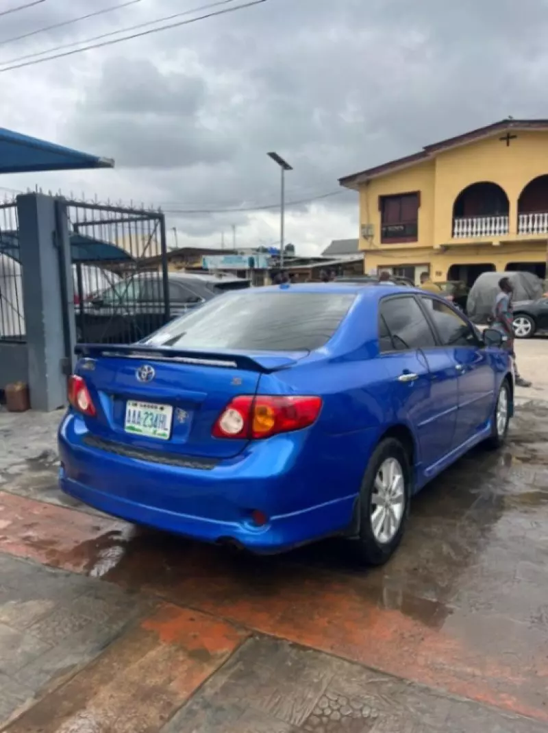Toyota Corolla   - 2010