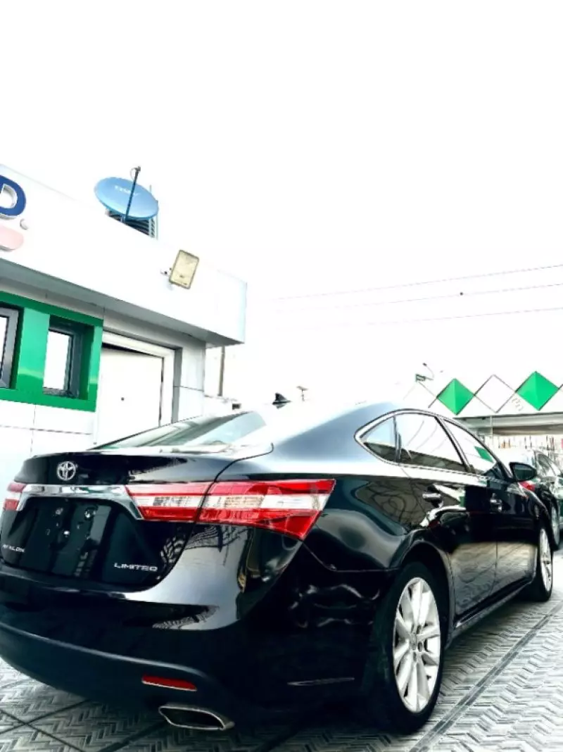 Toyota Avalon   - 2015