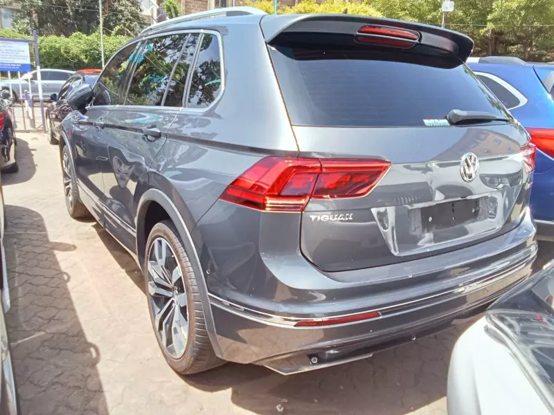 Volkswagen Tiguan   - 2017