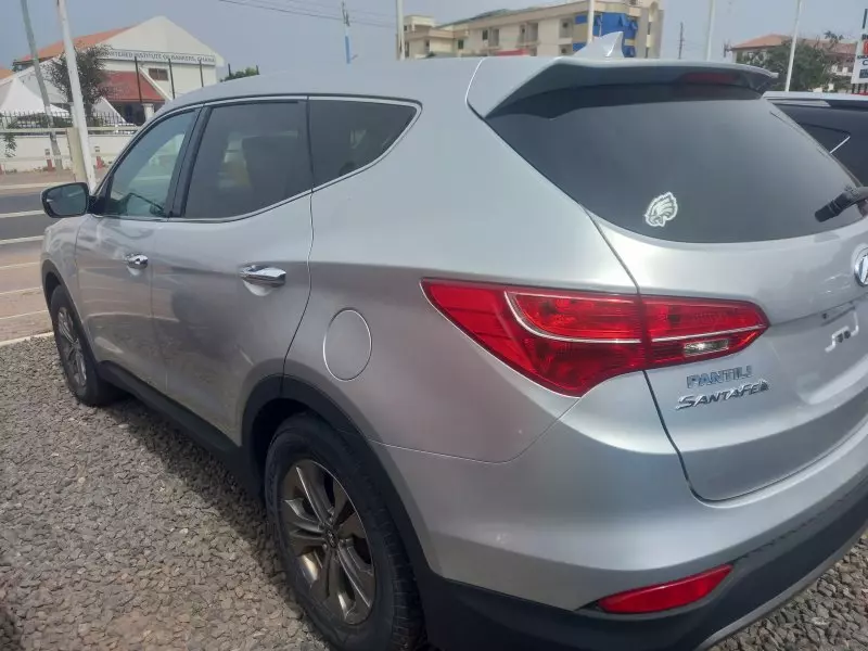 Hyundai Santa Fe   - 2016