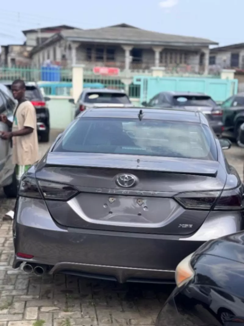Toyota Camry   - 2018