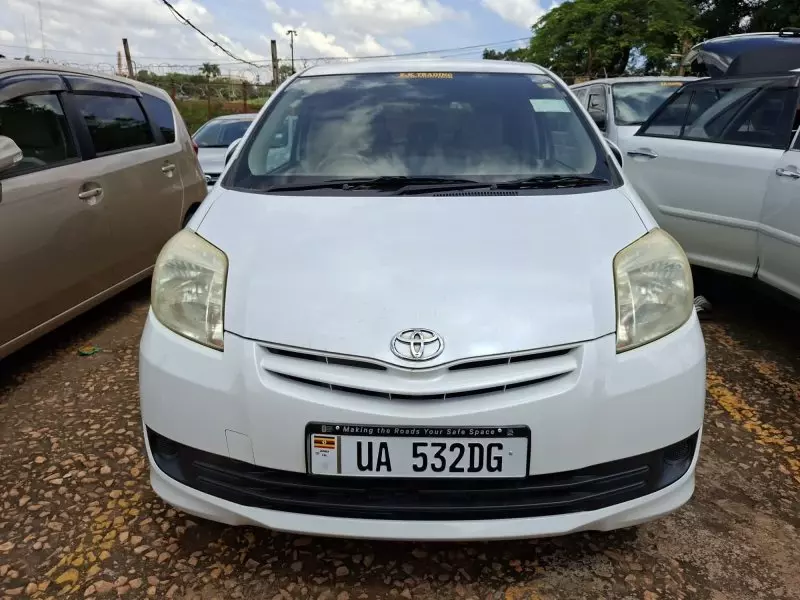 Toyota Passo Sette   - 2010