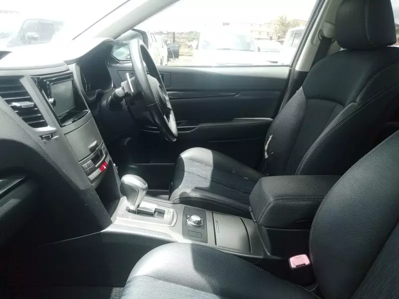 Subaru Legacy   - 2010