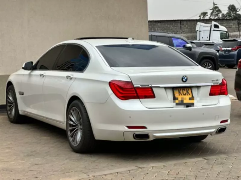 BMW 740   - 2009