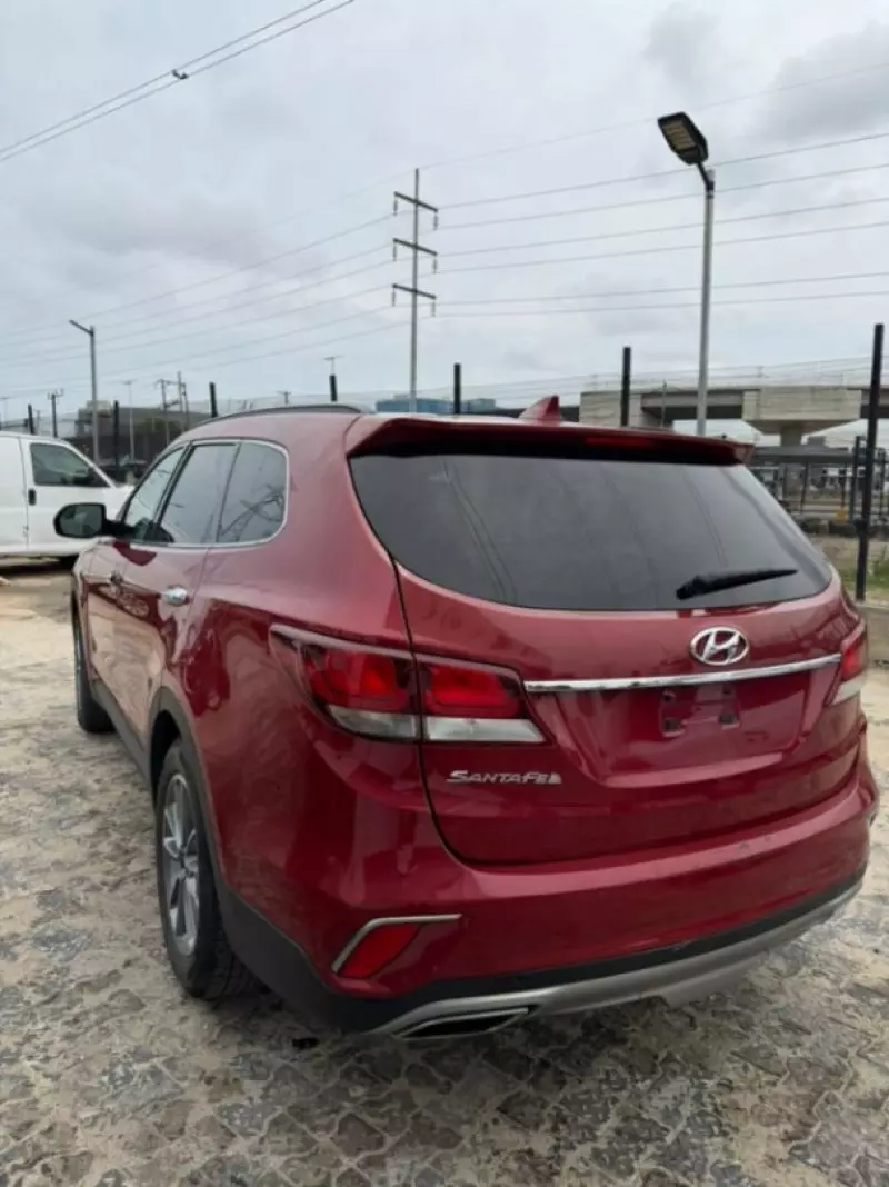 Hyundai Santa Fe   - 2017