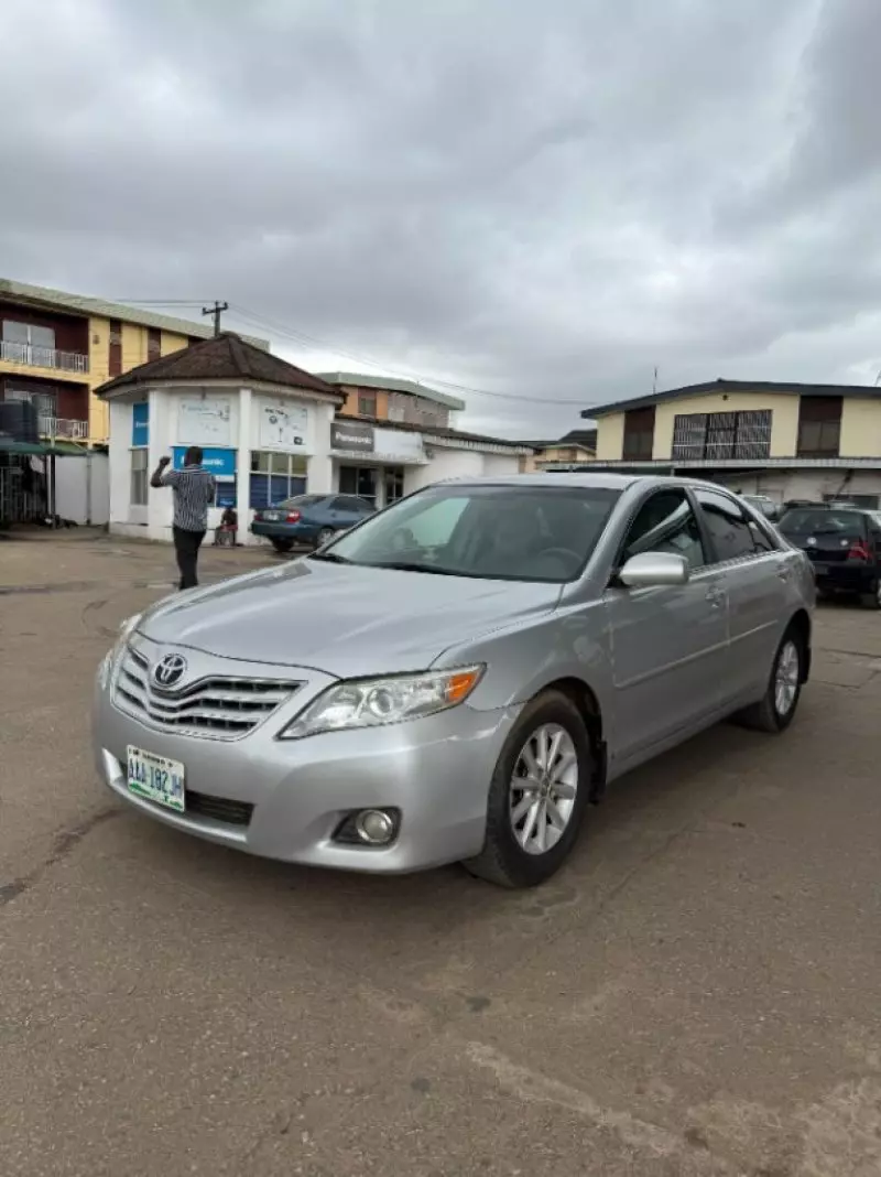 Toyota Camry   - 2010