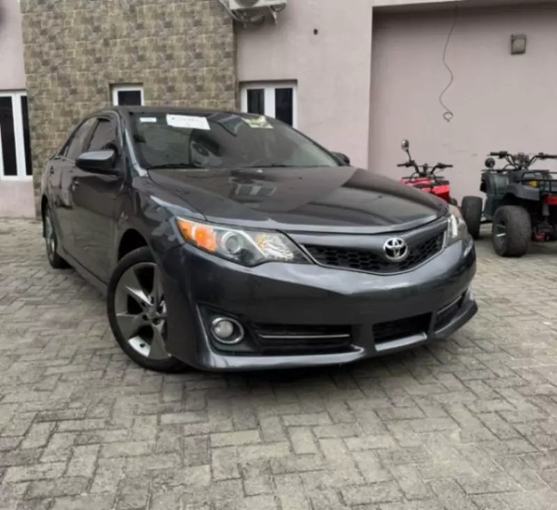 Toyota Camry   - 2014