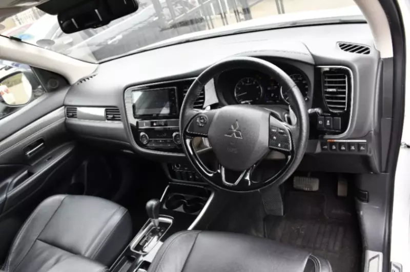 Mitsubishi OUTLANDER   - 2020