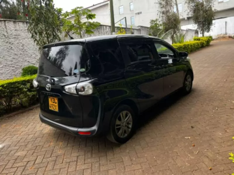Toyota Sienta   - 2016