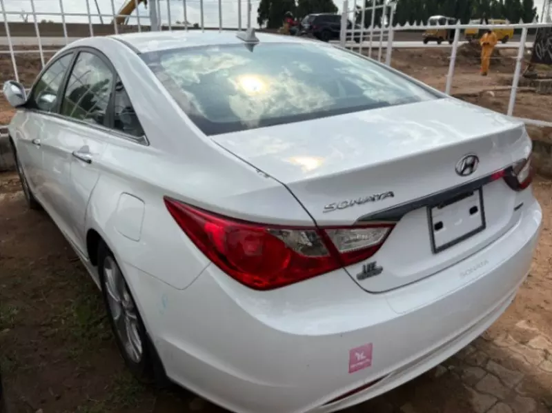 Hyundai Sonata   - 2013