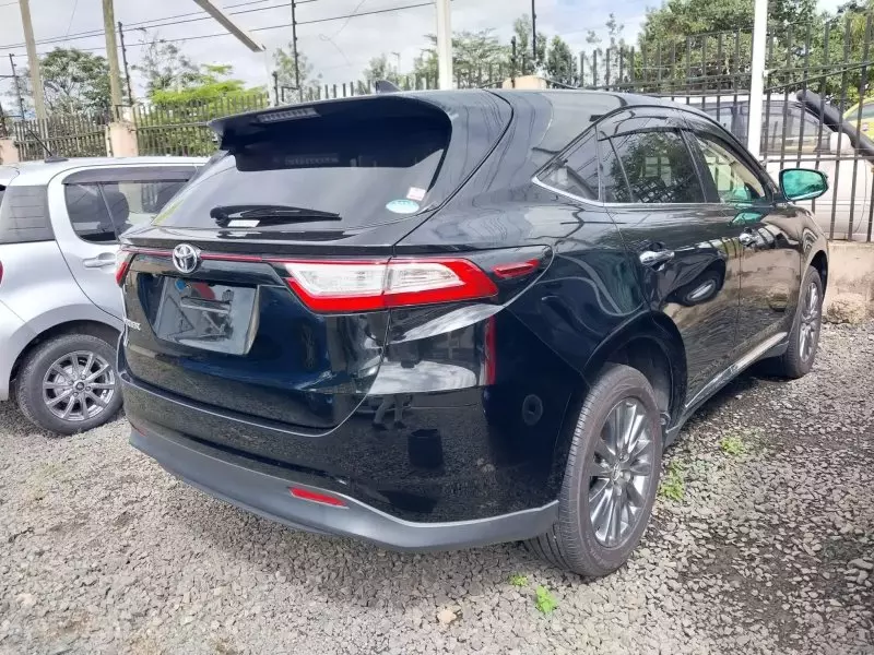 Toyota Harrier   - 2017