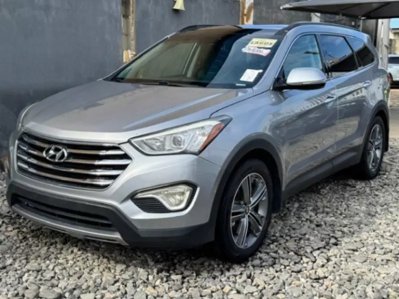 Hyundai Santa Fe - 2015