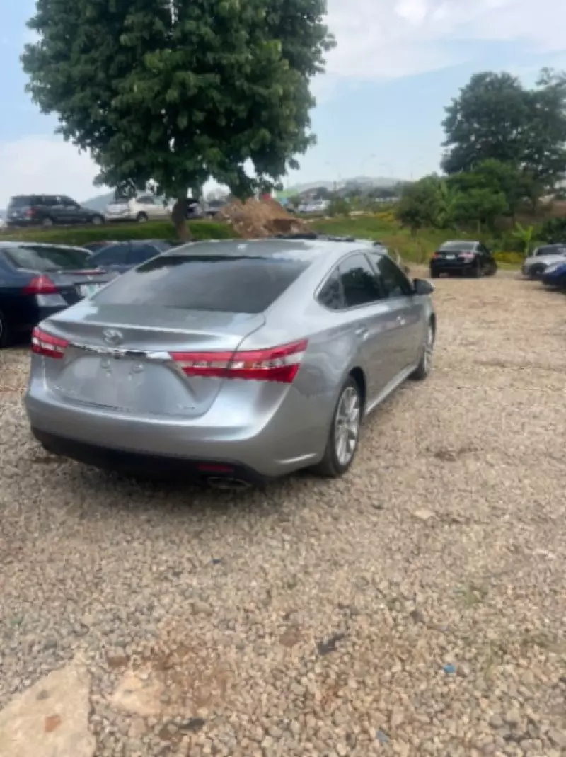 Toyota Avalon   - 2013